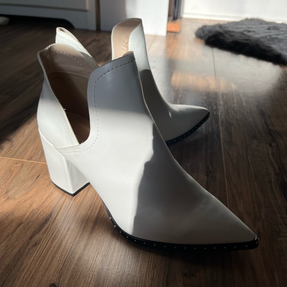 Qupid Shoes - White Pointed Booties